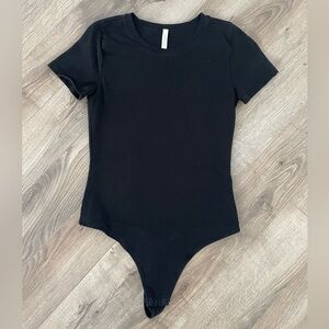 Aritzia Babaton Contour Short-Sleeve Bodysuit